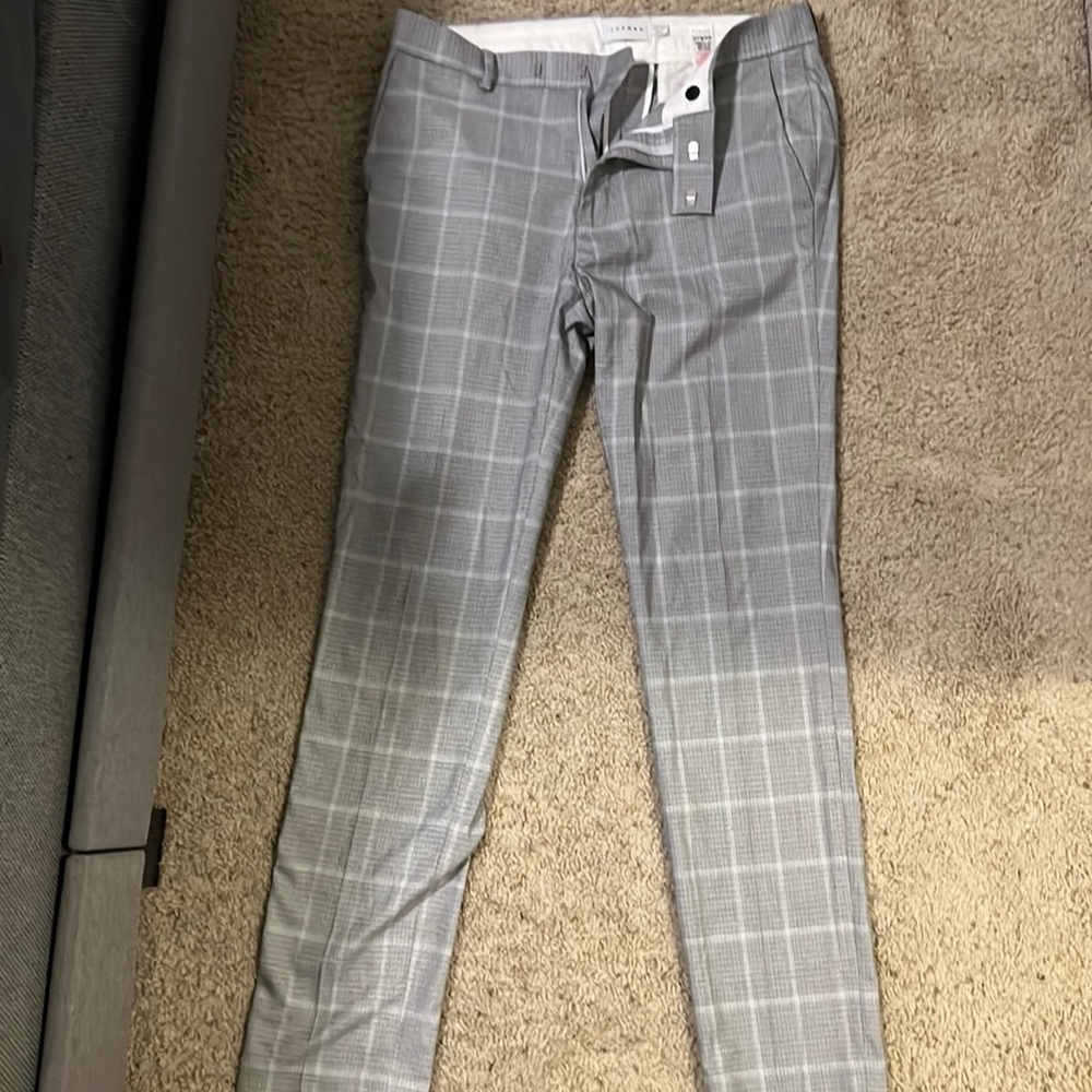 Rarely worn grey mens dress pants.
